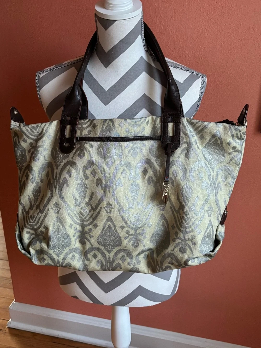Stella & Dot Gold and Gray Patterned Tote with Dark Brown Handles